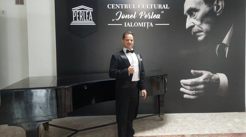Aplauze la scenă deschisă la Galeriile Arcadia! Tenorul Paul Celmare a cucerit publicul la Salonul Anual de Carte de la Slobozia și dă startul Turneului Național 2026