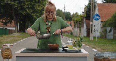 Ce păstrăm și ce schimbăm în rețetele vechi? Gărâna, între amintirea gulașului de la primele ediții ale festivalului de jazz și mâncărurile gătite astăzi