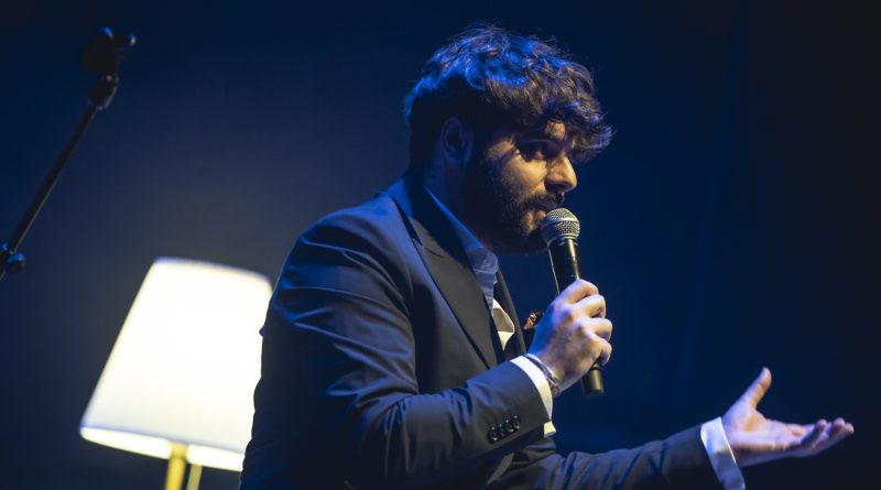 Miguel Gane, scriitorul român devenit fenomenul poeziei contemporane de limbă spaniolă, lansează volumul „Albastru”