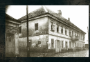 Ferestre „bârfitoare” și meșteri tot mai greu de găsit. Restaurările din Oravița, în noul episod „Cine ascultă o casă?” lansat de Cronicari Digitali