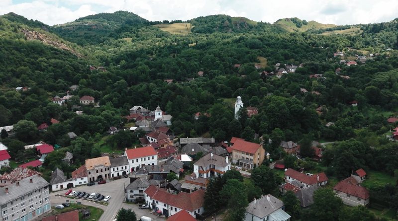 O casă salvată la Roșia Montană găzduiește voluntarii care restaurează patrimoniul local